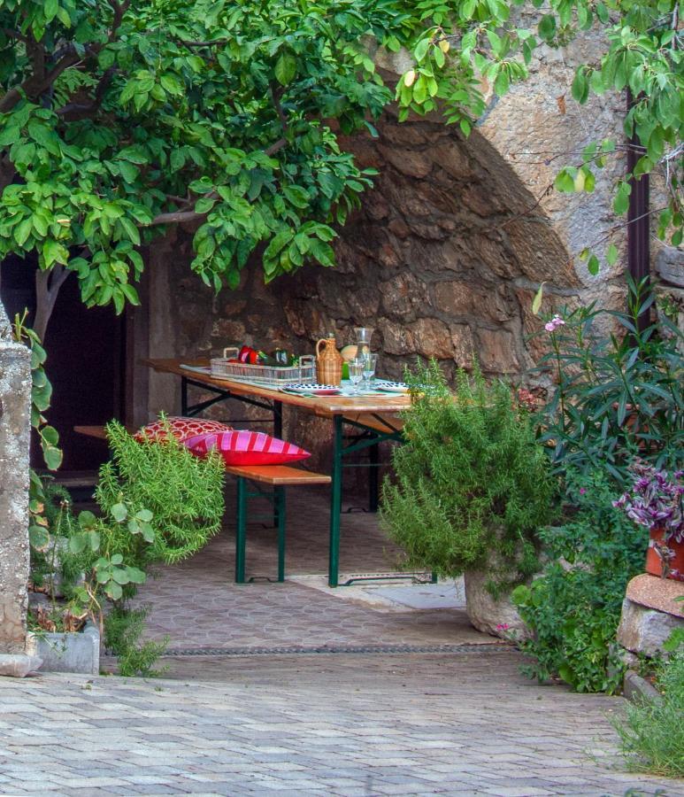 Holiday Home Kuca Na Moru Kornić المظهر الخارجي الصورة