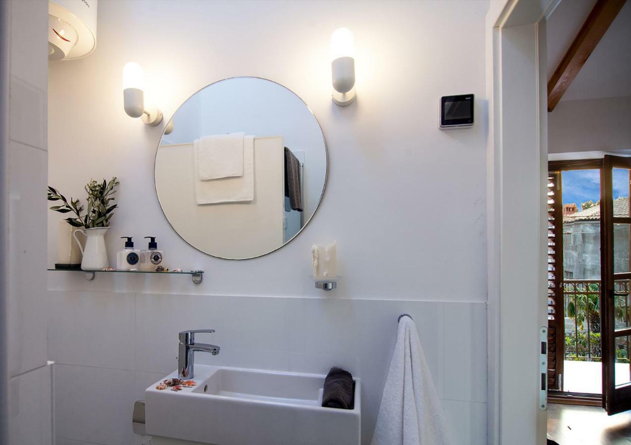 Holiday Home Kuca Na Moru Kornić المظهر الخارجي الصورة